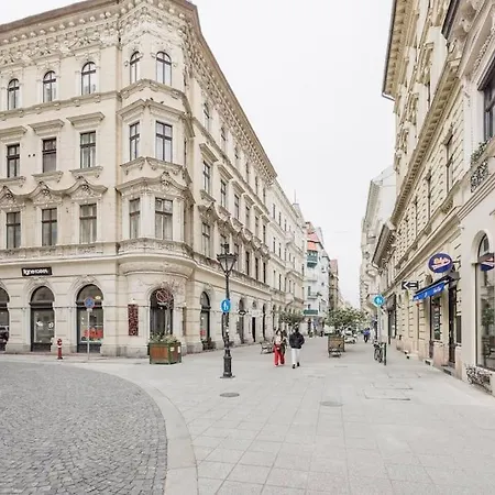 Apartman Opera With Three Bedroom W Ac *
