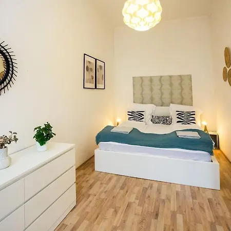 Opera With Three Bedroom W Ac Budapeşte