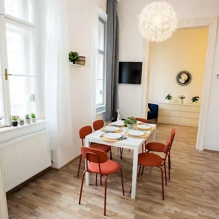Opera With Three Bedroom W Ac Lägenhet