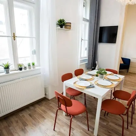 Daire Opera With Three Bedroom W Ac Budapeşte