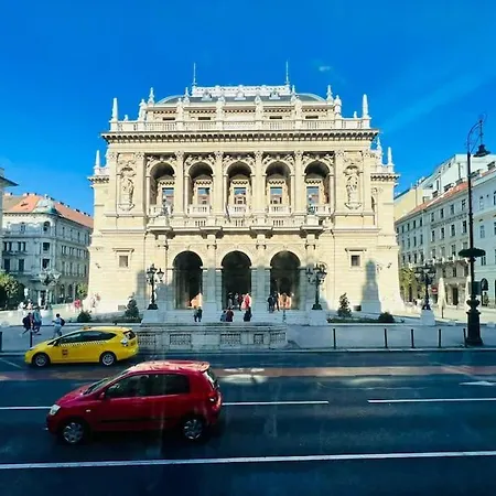 Opera With Three Bedroom W Ac Lägenhet