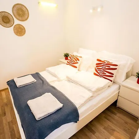 Opera With Three Bedroom W Ac Lägenhet *