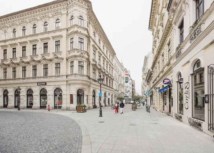 Apartman Opera With Three Bedroom W Ac *