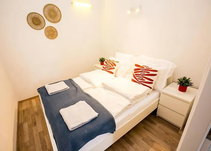 Opera With Three Bedroom W Ac Apartman *