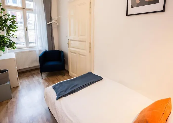Opera With Three Bedroom W Ac Budapeste