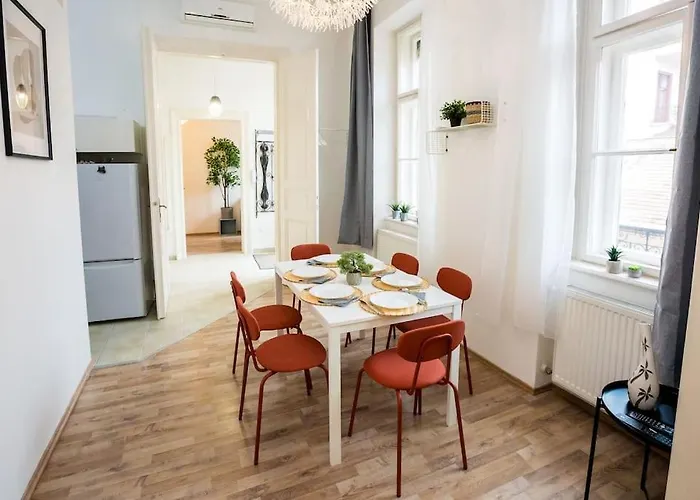 Opera With Three Bedroom W Ac Apartamento Budapeste