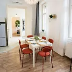 Opera With Three Bedroom W Ac Apartamento Budapest