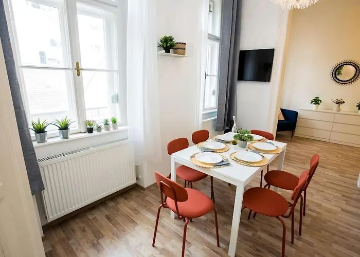 Appartement Opera With Three Bedroom W Ac Budapest